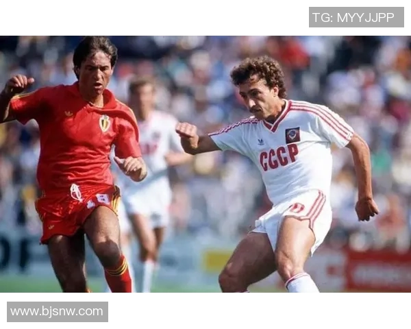 比俐时足球明星的成长之路与辉煌成就全景回顾